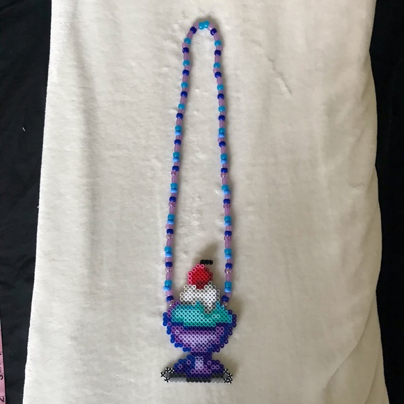 Sundae Parfait beaded necklace - Picture 2 of 5